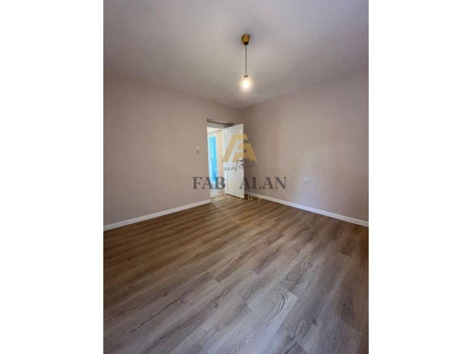 APARTAMENT 1+1 PER SHITJE TEK RRUGA E DIBRES!