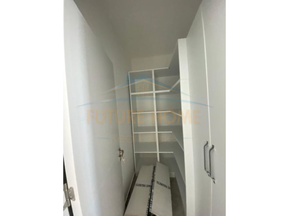 Durres, jepet me qera apartament 1+1 Kati 12, 89 m² 750 € (Vollga, Durres)