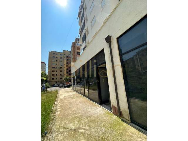 Tirane, shitet ambjent biznesi Kati 1, 121 m² 260.000 Euro (Ali Demi, Tirana, Albania)