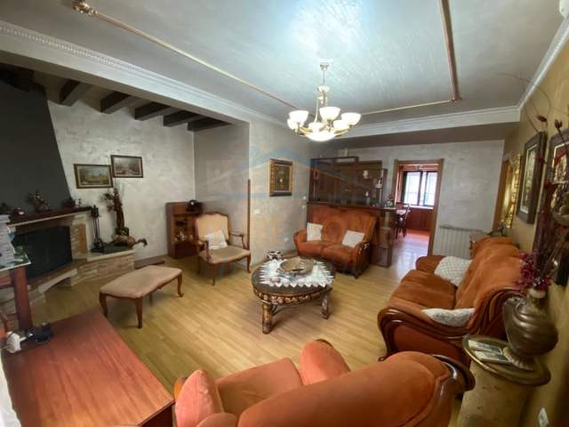 Tirane, jepet me qera apartament Kati 2, 143 m² 800 Euro (Zogu i Zi)