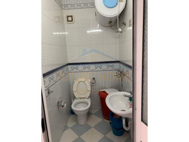 Tirane, jepet me qera ambjent biznesi Kati 0, 28 m² 350 Euro (Komuna Parisit)