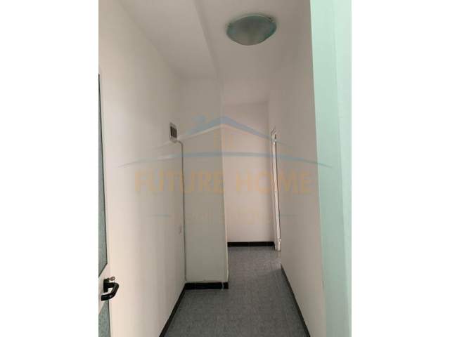 Tirane, jepet me qera ambjent biznesi Kati 0, 28 m² 350 Euro (Komuna Parisit)