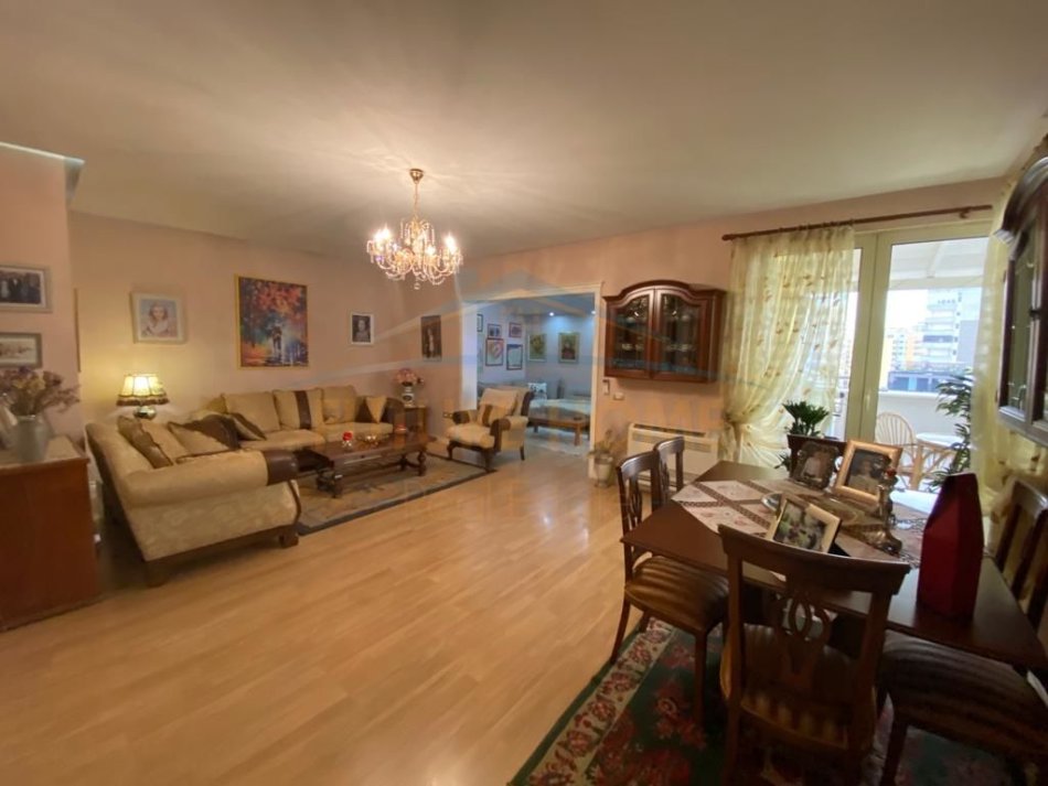 Durres, shitet apartament 3+1+Ballkon Kati 10, 228 m² 280.000 € (VOLLGA)