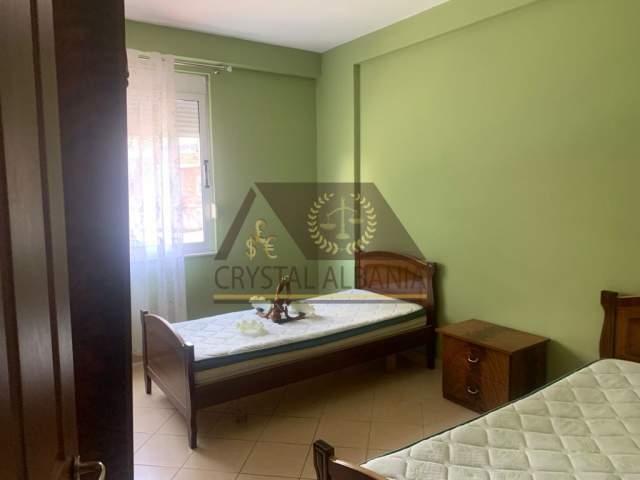 Tirane, jepet me qera apartament 2+1+BLK Kati 2, 104 m² 400 Euro (rruga gjon buzuku)