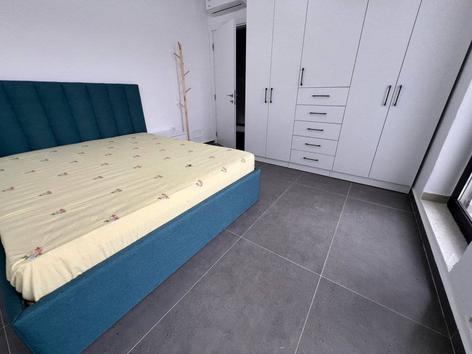 Tirane, jepet me qera apartament duplex Dublex Kati 4, 130 m² 1.000 € (kodra e diellit)