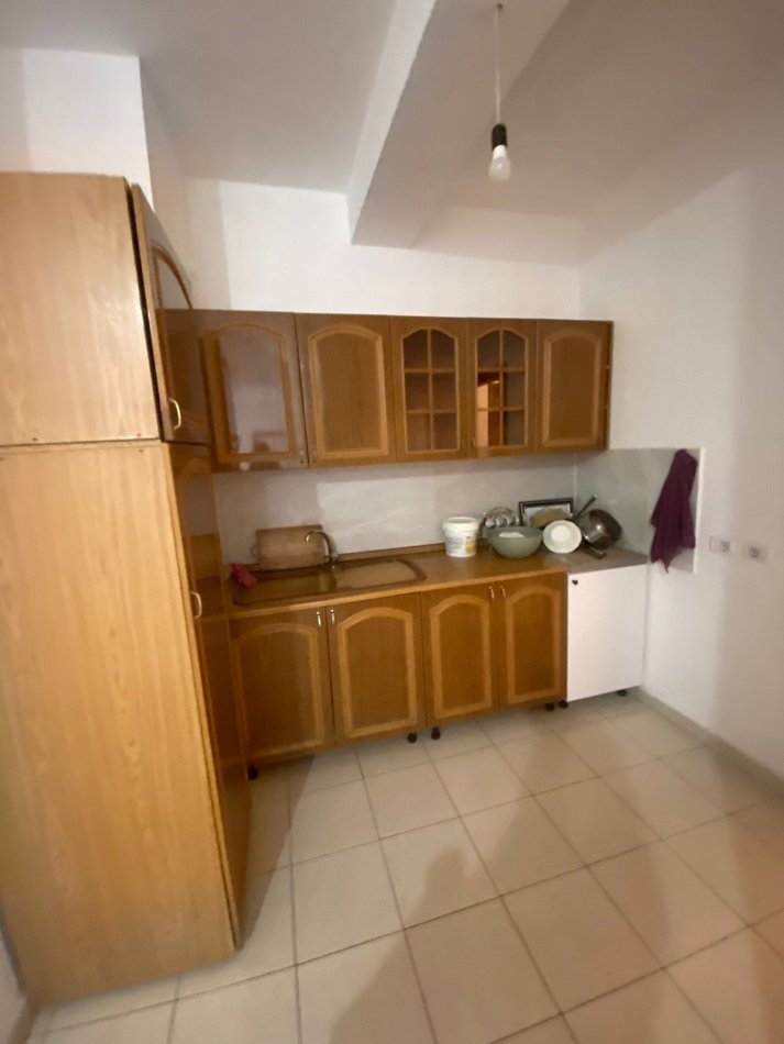 Tirane, jepet me qera apartament 3+1+Aneks+Ballkon Kati 2, 120 m² 350 € (Fresku te Spar 1)