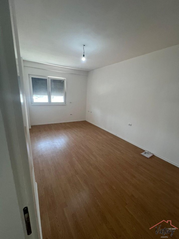 Tirane, jepet me qera apartament 2+1 Kati 5, 86 m² 750 € 