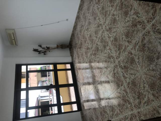 Tirane, jepet me qera Kati 1, 195 m² 900 Euro (atsh)