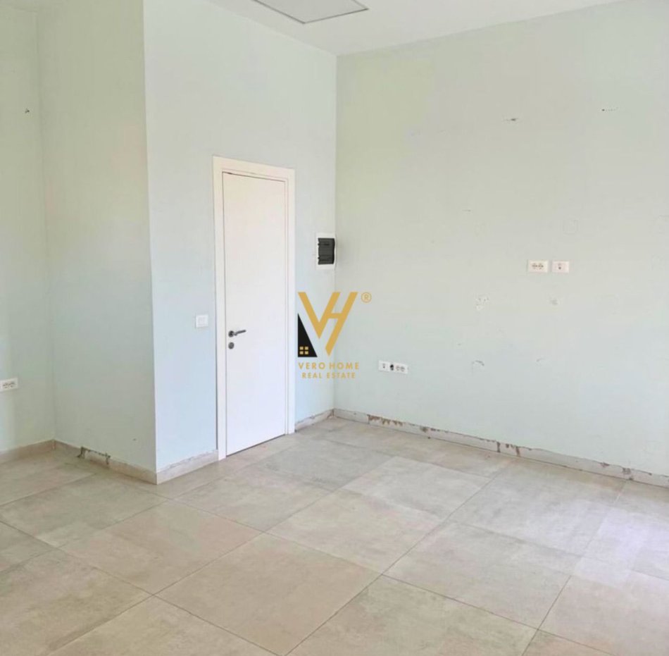 Tirane, jepet me qera zyre Kati 0, 35 m² 500 € (RRUGA SULEJMAN DELVINA)