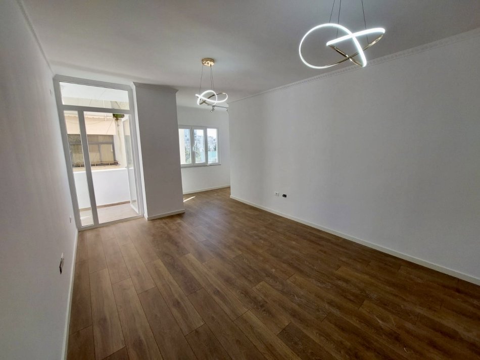 Tirane, shitet apartament 2+1+Aneks+Ballkon Kati 5, 90 m² 185.000 € (Dibres te Medreseja)