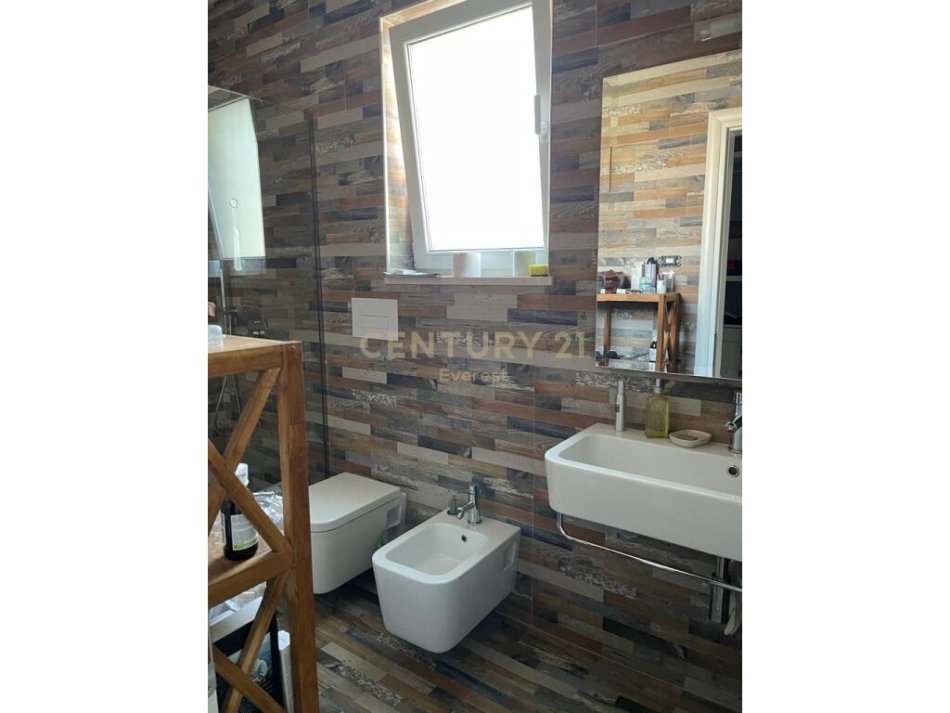 Tirane, shitet Vile 3 Katshe , 394 m² 820.000 € (PRANE AMBASADES AMERIKANE)