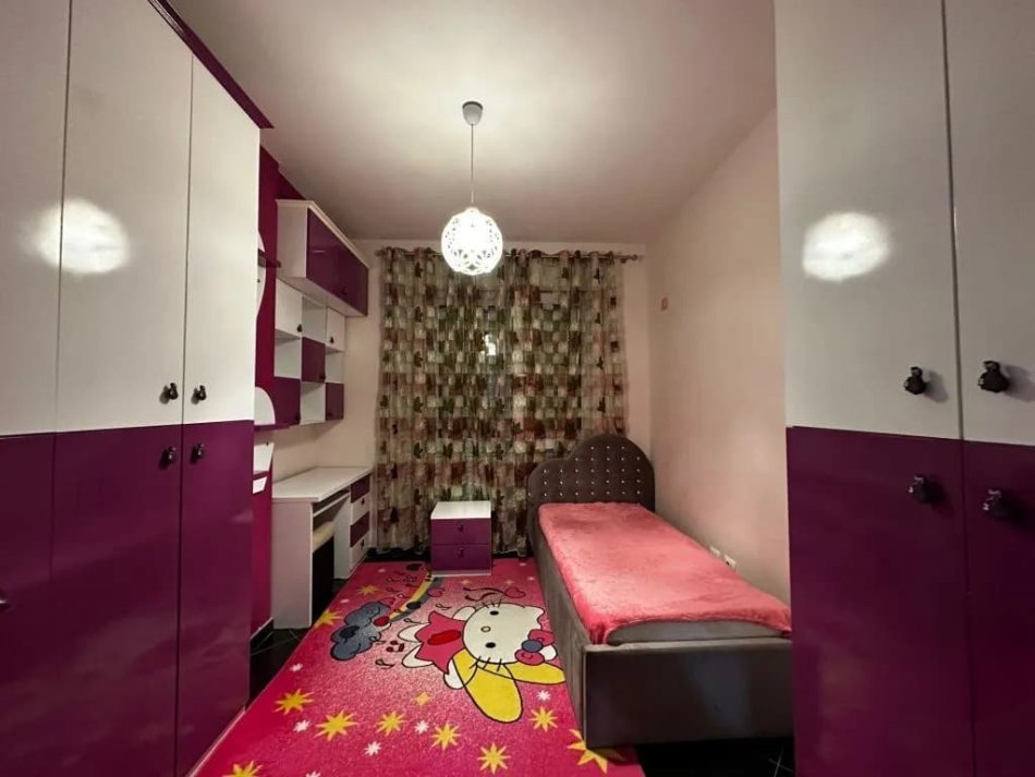 Tirane, jepet me qera apartament 3+1 , 115 m² 680 € 