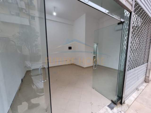 Tirane, jepet me qera dyqan Kati 0, 32 m² 350 Euro (Komuna Parisit)