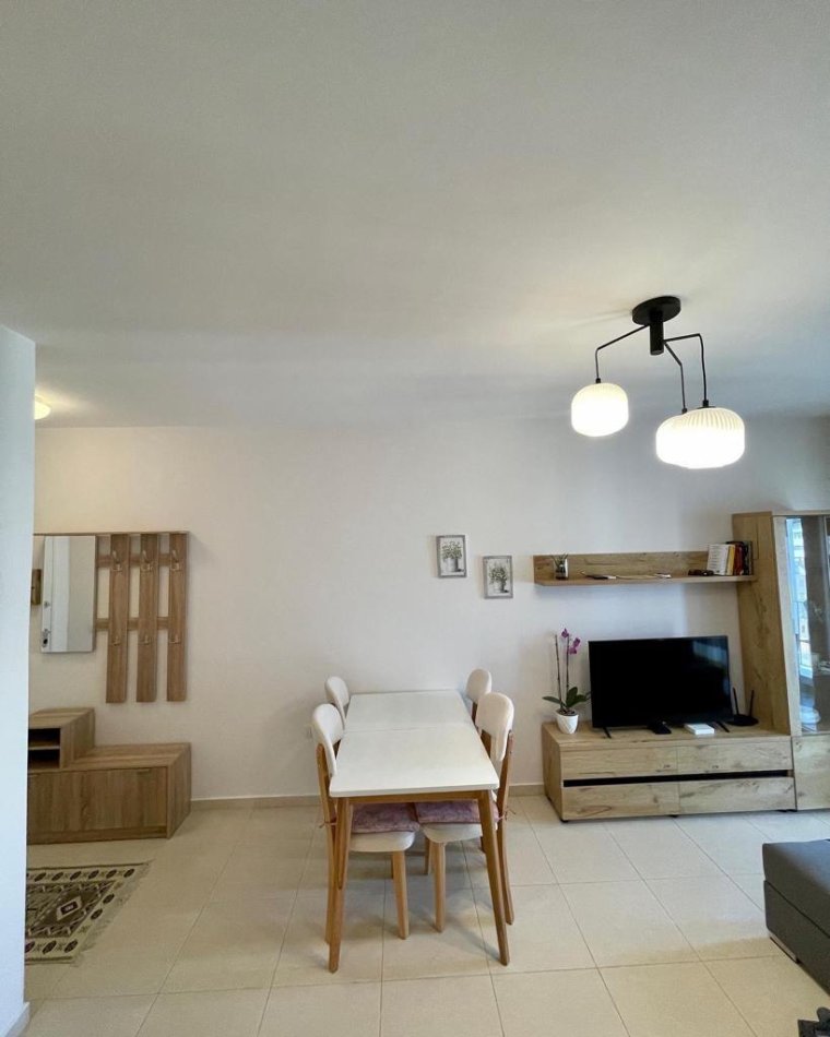 Shkembi Kavajes, shes apartament 1+1+Ballkon Kati 8, 60 m²  (Shes Apartment 10m large nga deti 1+1 ke shkembi kavajes plazh)