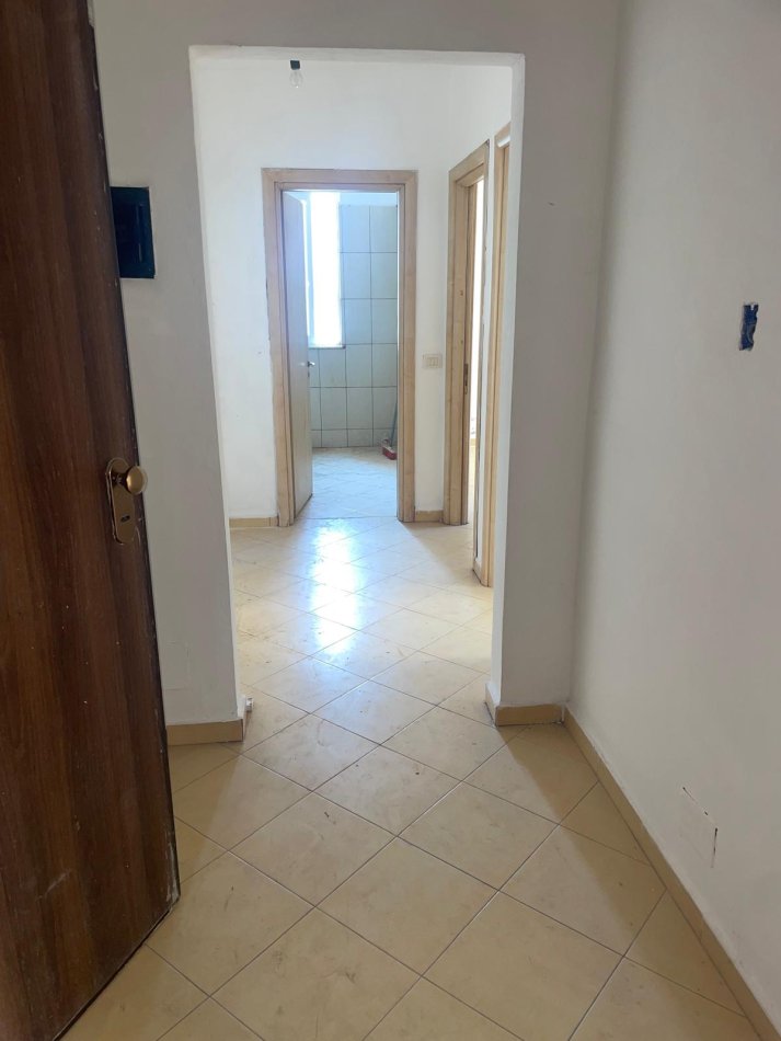 Tirane, jepet me qera apartament 2+1 Kati 2, 100 m² 300 € (Yzberisht)
