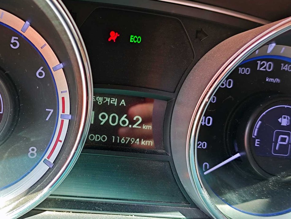 Tirane, shes makine HYUNDAI SONATA Gaz, gri metalizato automatik Klima 116.000 km 6.900 €