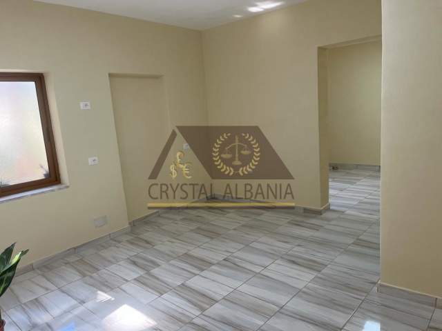 Tirane, jepet me qera ambjent biznesi Kati 0, 33 m² 400 Euro (Rruga Bardhok Biba)