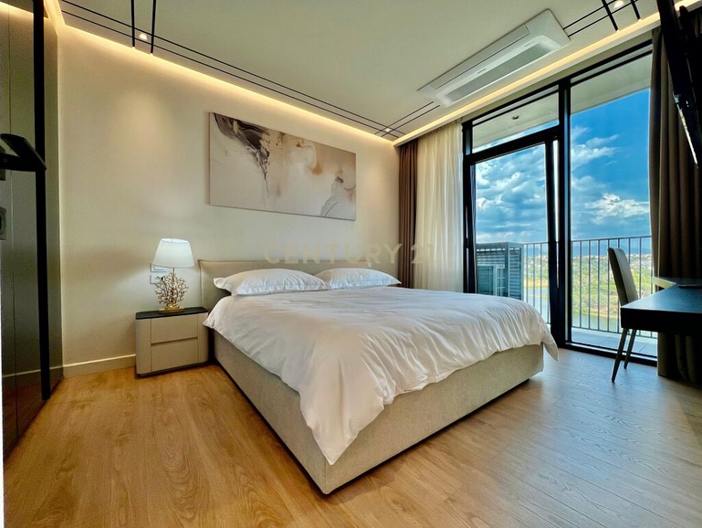 Tirane, jepet me qera apartament 1+1 Kati 9, 70 m² 1.300 € ( Lokacion: Kompleksi i preferuar dhe i qetë, pranë Parkut të Liqenit Artificiale dhe me akses në rrugët kryesore.)