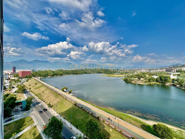 Tirane, jepet me qera apartament 1+1 Kati 9, 70 m² 1.300 € ( Lokacion: Kompleksi i preferuar dhe i qetë, pranë Parkut të Liqenit Artificiale dhe me akses në rrugët kryesore.)