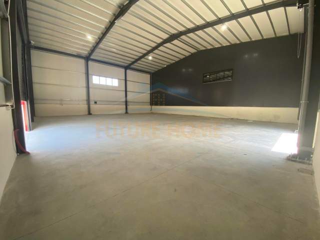 Tirane, jap me qera magazine Kati 0, 430 m² 1.300 Euro (Vore)