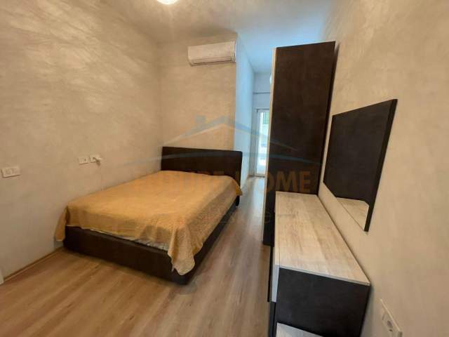 Tirane, jepet me qera apartament 1+1+BLK Kati 1, 110 m² 700 Euro (Liqeni i Thate)
