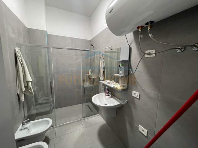 Tirane, jepet me qera apartament 1+1+BLK Kati 1, 110 m² 700 Euro (Liqeni i Thate)