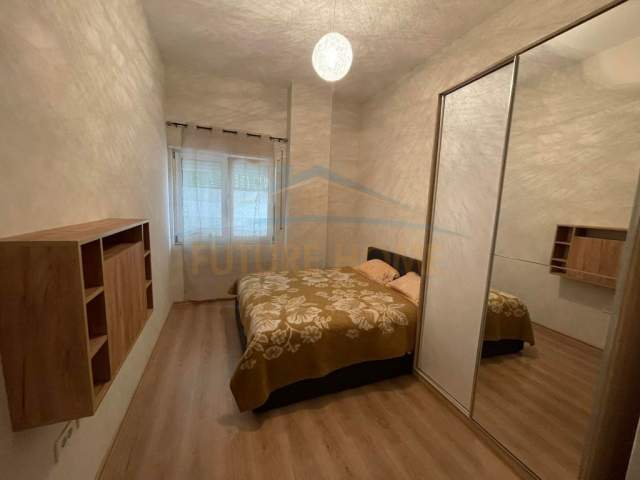 Tirane, jepet me qera apartament 1+1+BLK Kati 1, 110 m² 700 Euro (Liqeni i Thate)