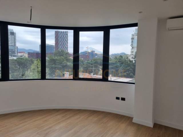 Tirane, jepet me qera apartament 4+1+BLK Kati 5, 136 m² 1.350 Euro (Bllok)