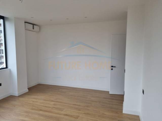 Tirane, jepet me qera apartament 4+1+BLK Kati 5, 136 m² 1.350 Euro (Bllok)