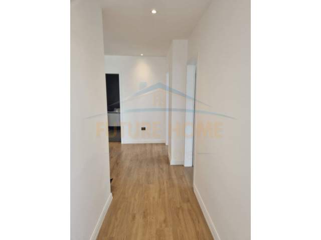 Tirane, jepet me qera apartament 4+1+BLK Kati 5, 136 m² 1.350 Euro (Bllok)