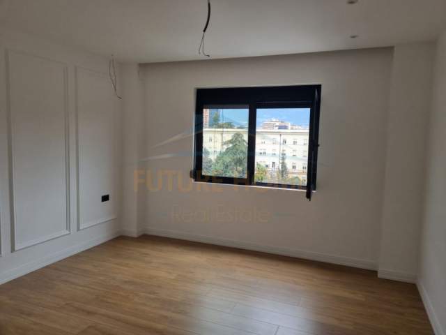 Tirane, jepet me qera apartament 4+1+BLK Kati 5, 136 m² 1.350 Euro (Bllok)