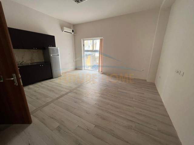 Tirane, jepet me qera apartament, 100 m² , 500 Euro (Liqeni i Thate)