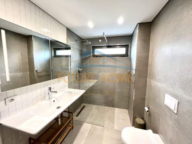 Tirane, shitet Vile 3 Katshe Kati 3, 382 m²435000Euro (RRUGA E VILAVE TEG)