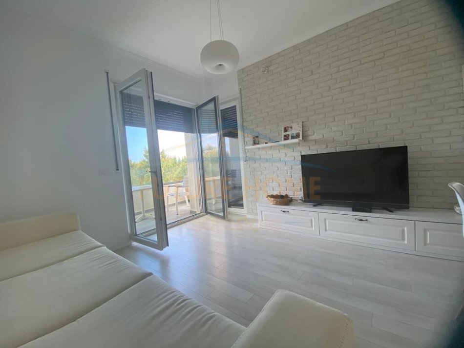 Durres, jepet me qera apartament 1+1 Kati 2, 65 m² 1.500 € (Gjiri i Lalezit, Durres)