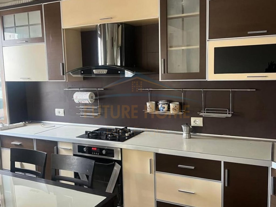 Durres, jepet me qera apartament 2+1+Aneks Kati 4, 105 m² 450 € (Lagjia 12)