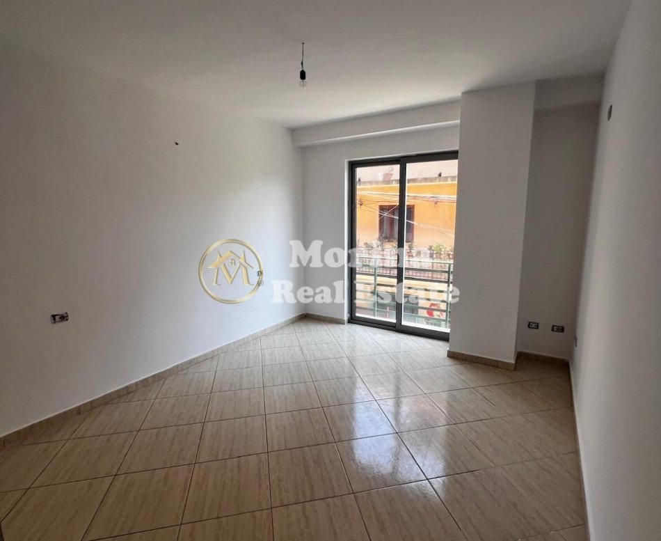 Tirane, jepet me qera apartament 2+1 Kati 2, 80 m² 400 € (Ali Demi)
