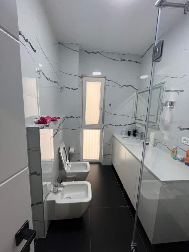 Tirane, jepet me qera apartament 2+1+BLK Kati 2, 111 m² 1.200 Euro (Sauk)