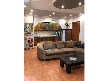 Tirane, shitet apartament 4+1+BLK Kati 2, 212.000 Euro (Rruga e Elbasanit)