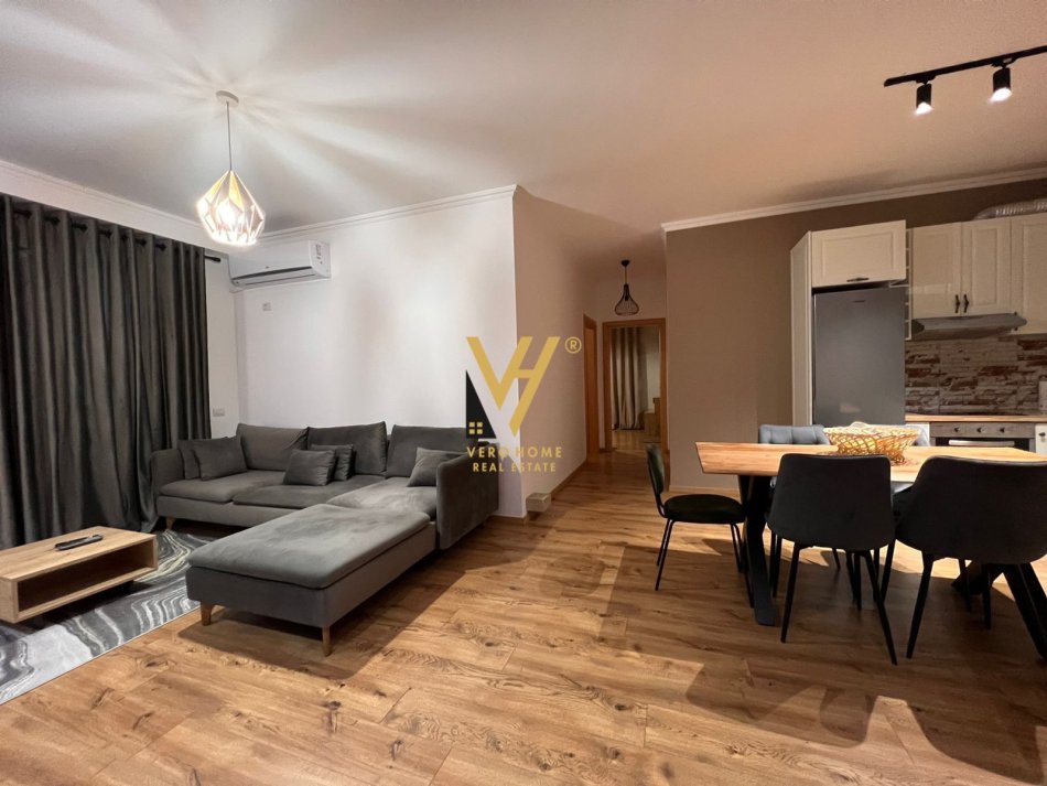 Tirane, jepet me qera apartament 2+1+Ballkon Kati 3, 130 m² 800 € (KOPSHTI BOTANIK)