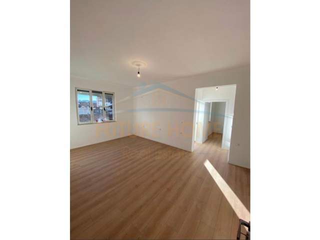 Tirane, shes apartament 2+1 Kati 3, 70 m² 95.000 Euro (Pazari i Ri)