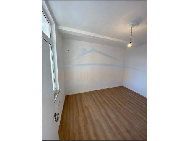 Tirane, shes apartament 2+1 Kati 3, 70 m² 95.000 Euro (Pazari i Ri)