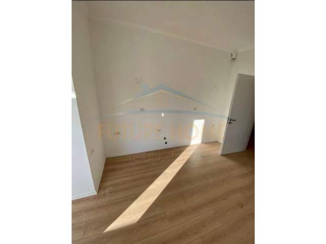 Tirane, shes apartament 2+1 Kati 3, 70 m² 95.000 Euro (Pazari i Ri)