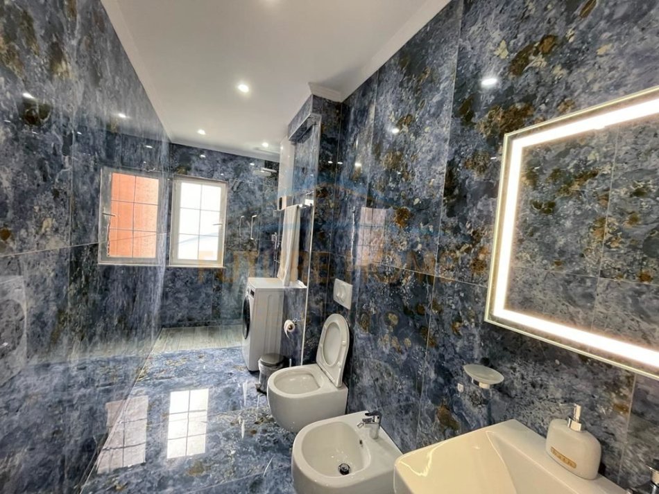 Tirane, jap me qera apartament 1+1 Kati 4, 75 m² 700 € (PETRO NINI)