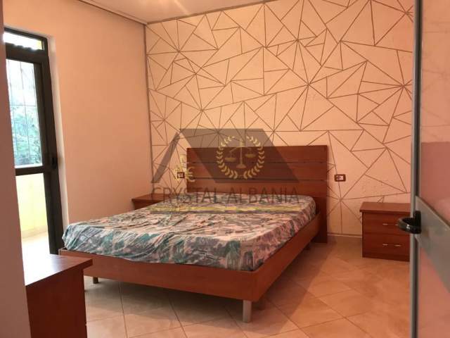 Tirane, jepet me qera apartament 3+1 Kati 0, 100 m² 320 Euro