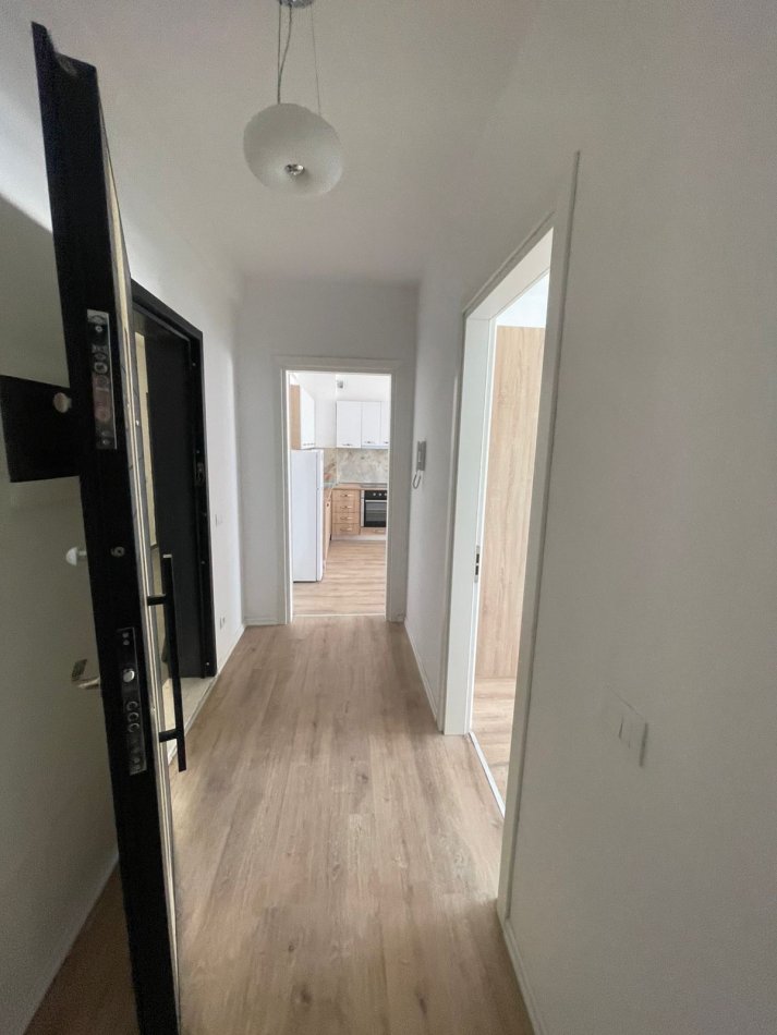 Tirane, jepet me qera apartament 2+1+Ballkon Kati 4, 97 m² 500 € (Univers City I sapomobiluar + Post Parkimi)