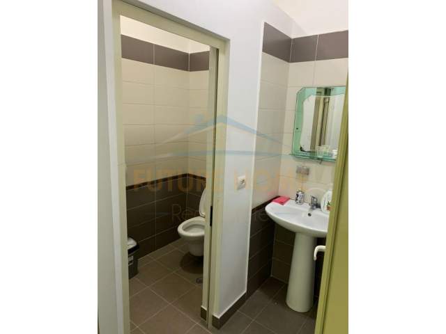 Durres, jepet me qera ambjent biznesi Kati 2, 193 m² 1.700 Euro (Rruga Egnatia)