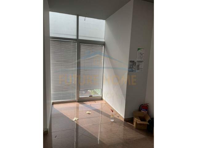 Durres, jepet me qera ambjent biznesi Kati 2, 193 m² 1.700 Euro (Rruga Egnatia)