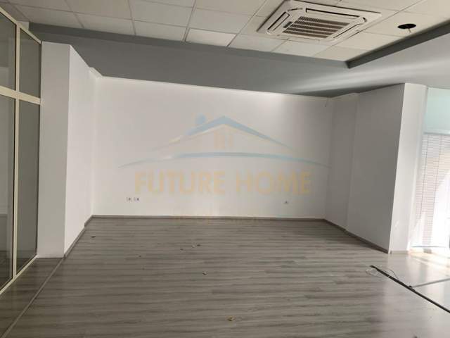 Durres, jepet me qera ambjent biznesi Kati 2, 193 m² 1.700 Euro (Rruga Egnatia)