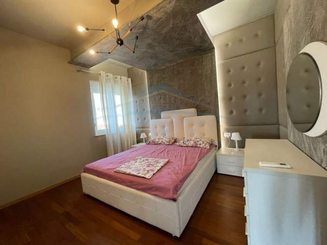 Shqiperi, jepet me qera apartament 2+1+BLK Kati 3, 100 m² 800 Euro (sauk/teg)