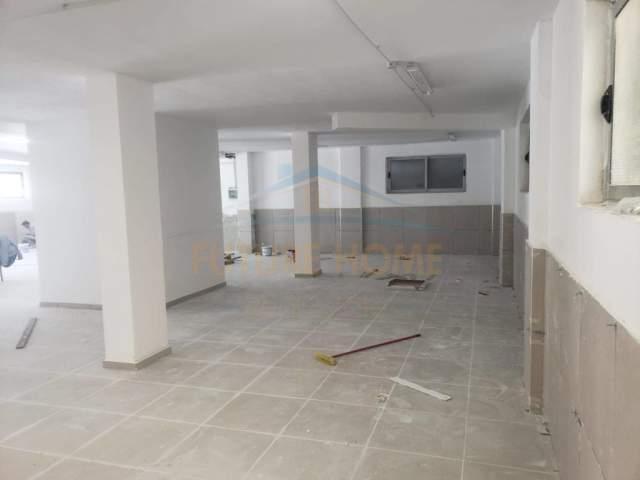 Tirane, jap me qera magazine Kati 0, 240 m² 700 Euro (Sauk)